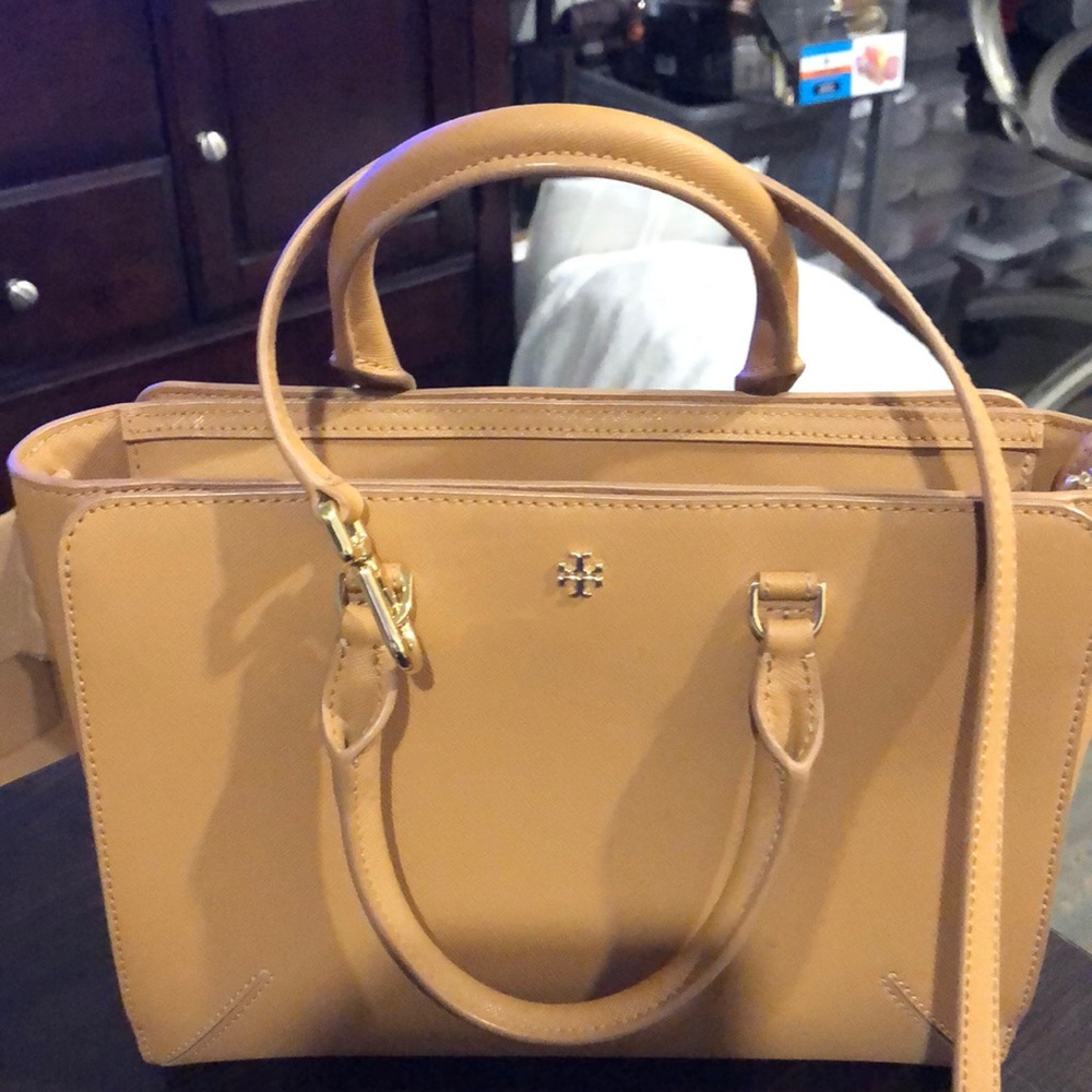 Tory Burch Robinson small zip tote tan saffiano leather, like new, no dust bag
